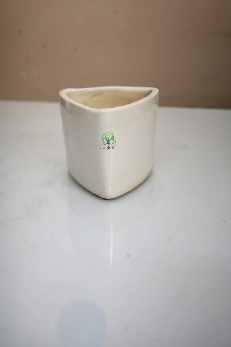 CERAMIC TRIANGULAR POT 1